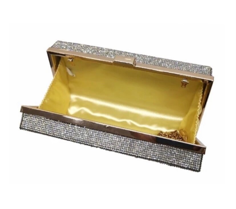 Queen of Hearts Clutch